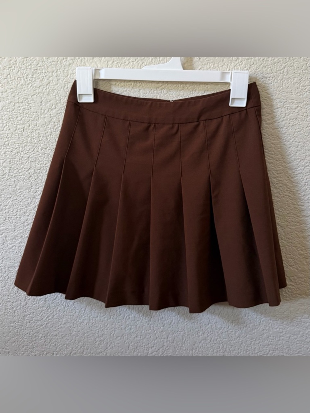 ARITZIA SUNDAY BEST "Olive" Micro Skirt Pleated Brown Preppy -small flaw
